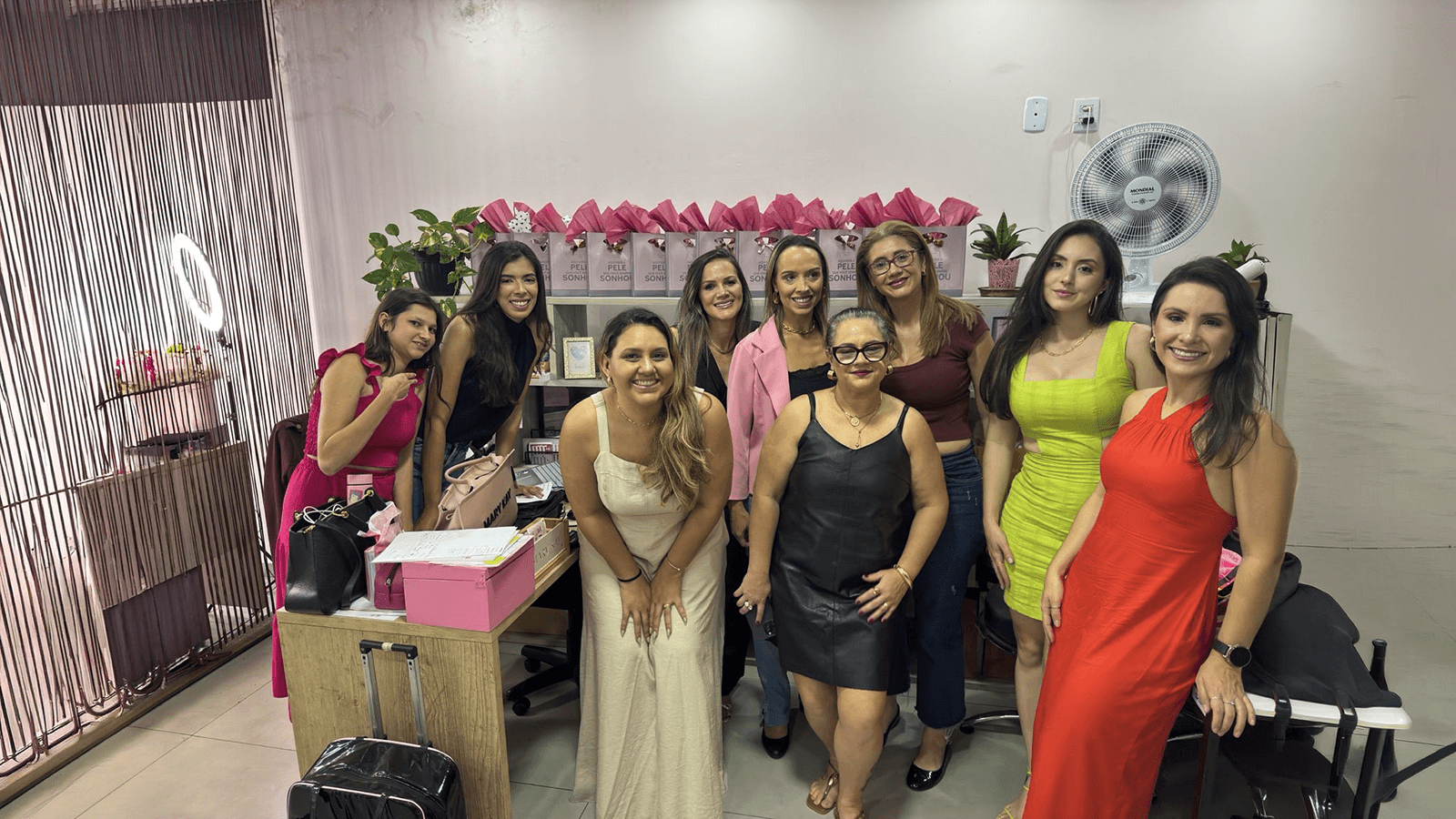 Curso de automaquiagem realizado no estúdio de Luana Zandoná reuniu mulheres de Avaré em uma noite de aprendizado, autoestima, praticidade e novas conexões.