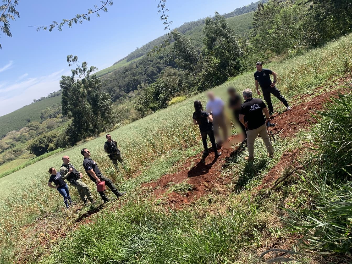 A reprodução simulada integra o conjunto de diligências que antecedem a conclusão da investigação, juntamente com perícias e análises dos materiais apreendidos. Com os resultados, a DIG de Avaré pretende consolidar o conjunto probatório, esclarecer os pontos ainda pendentes e concluir o inquérito para posterior encaminhamento à Justiça.
