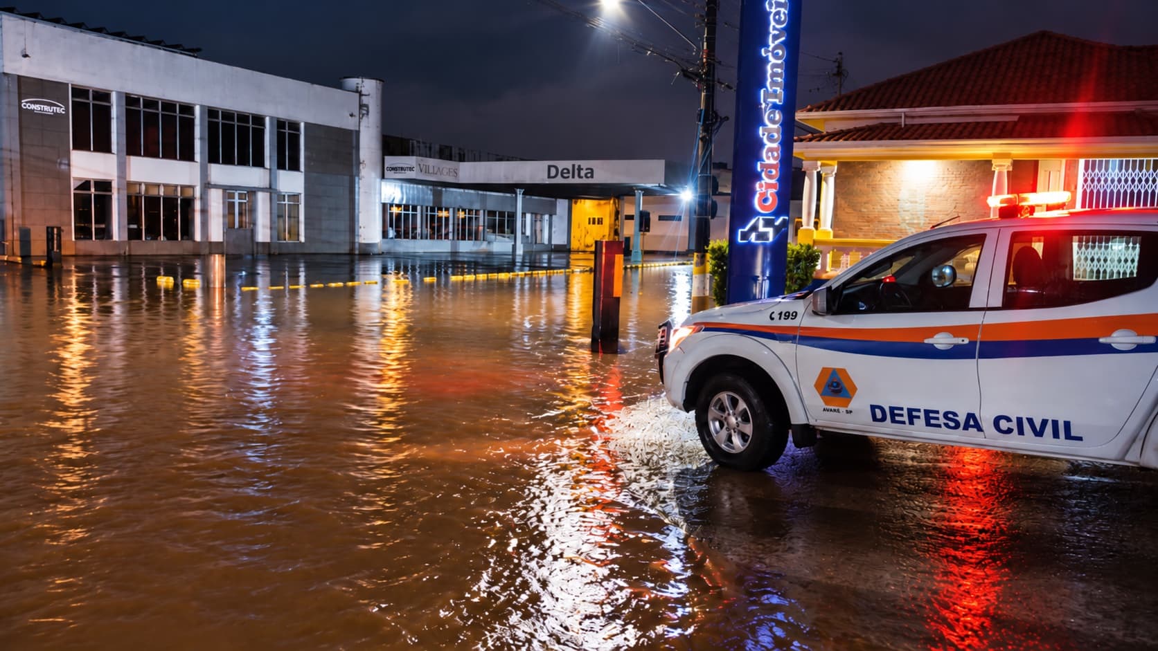 conteúdo jornalístico informa que Avaré não registrou vítimas nem ocorrências graves após as fortes chuvas, que permaneceram durante toda a noite e madrugada, mas segue em alerta devido à previsão de novas instabilidades neste sábado.