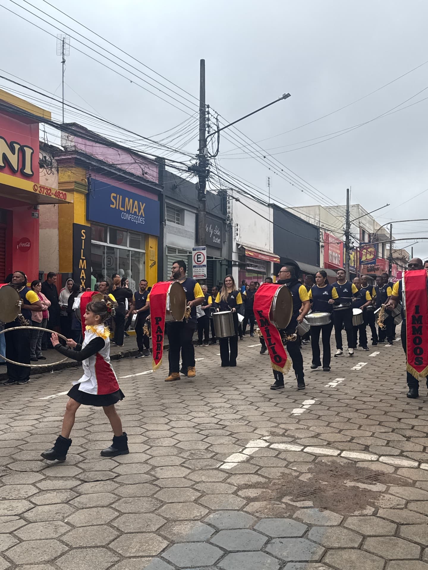 Imagem 4 da matéria Milhares de pessoas ocupam a Rua Pernambuco no desfile dos 165 anos de Avaré