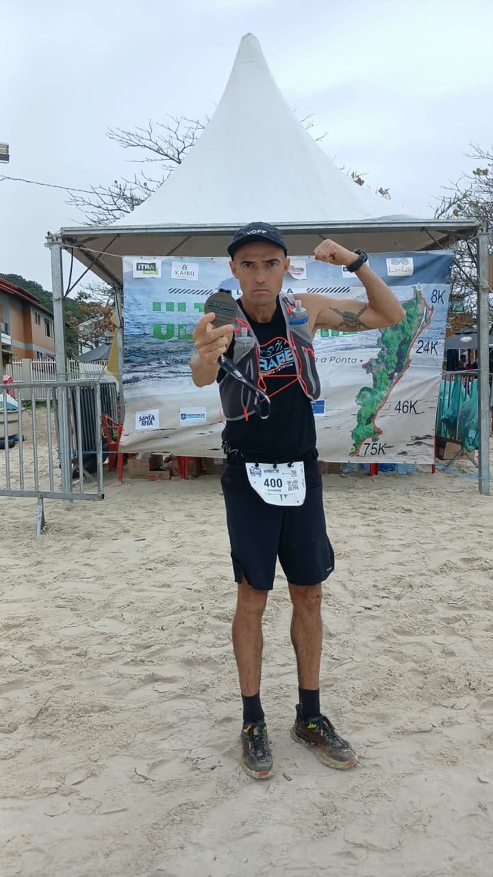 Imagem 1 da matéria Alexandre Caveira vence categoria dos 46 km da Floripa Ultra Trail Run