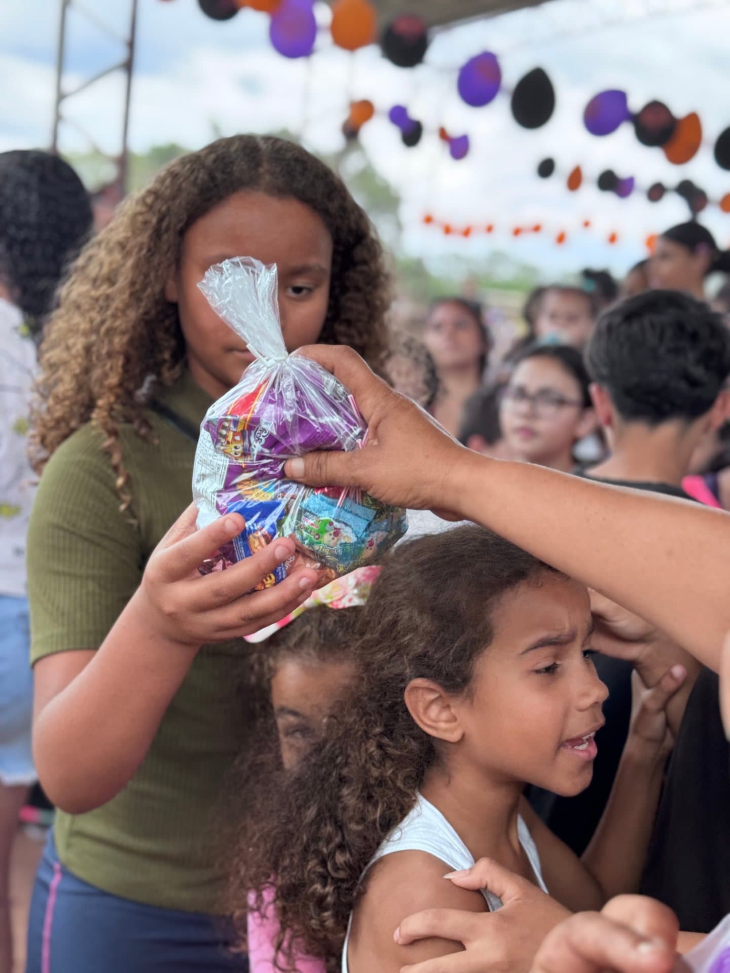 Imagem 5 da matéria Quando a dor vira amor: Fátima Gomes inicia mês de festas nas comunidades
