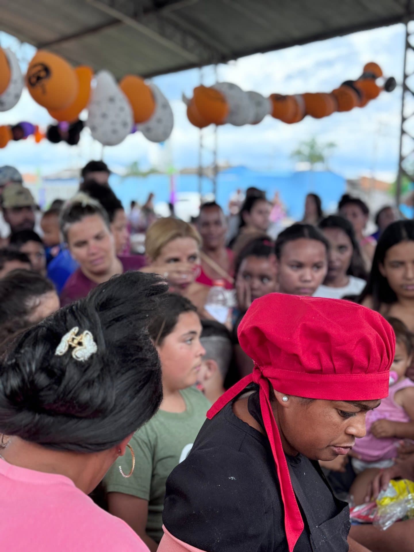 Imagem 9 da matéria Quando a dor vira amor: Fátima Gomes inicia mês de festas nas comunidades