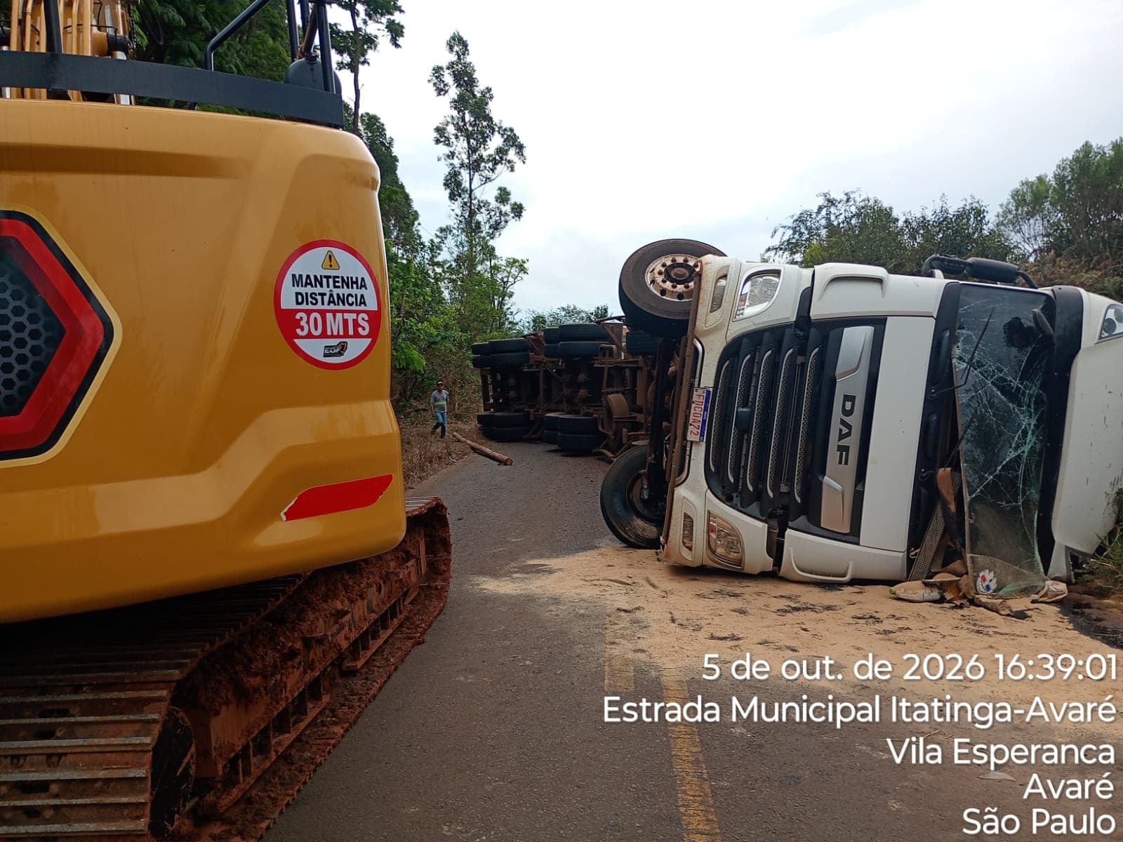 Imagem 5 da matéria Depois do acidente, Defesa Civil atua para restabelecer segurança na estrada entre Avaré e Itatinga