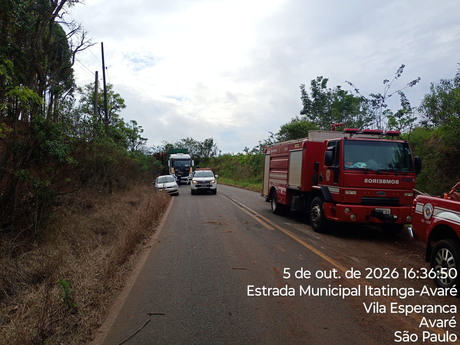 Imagem 10 da matéria Depois do acidente, Defesa Civil atua para restabelecer segurança na estrada entre Avaré e Itatinga