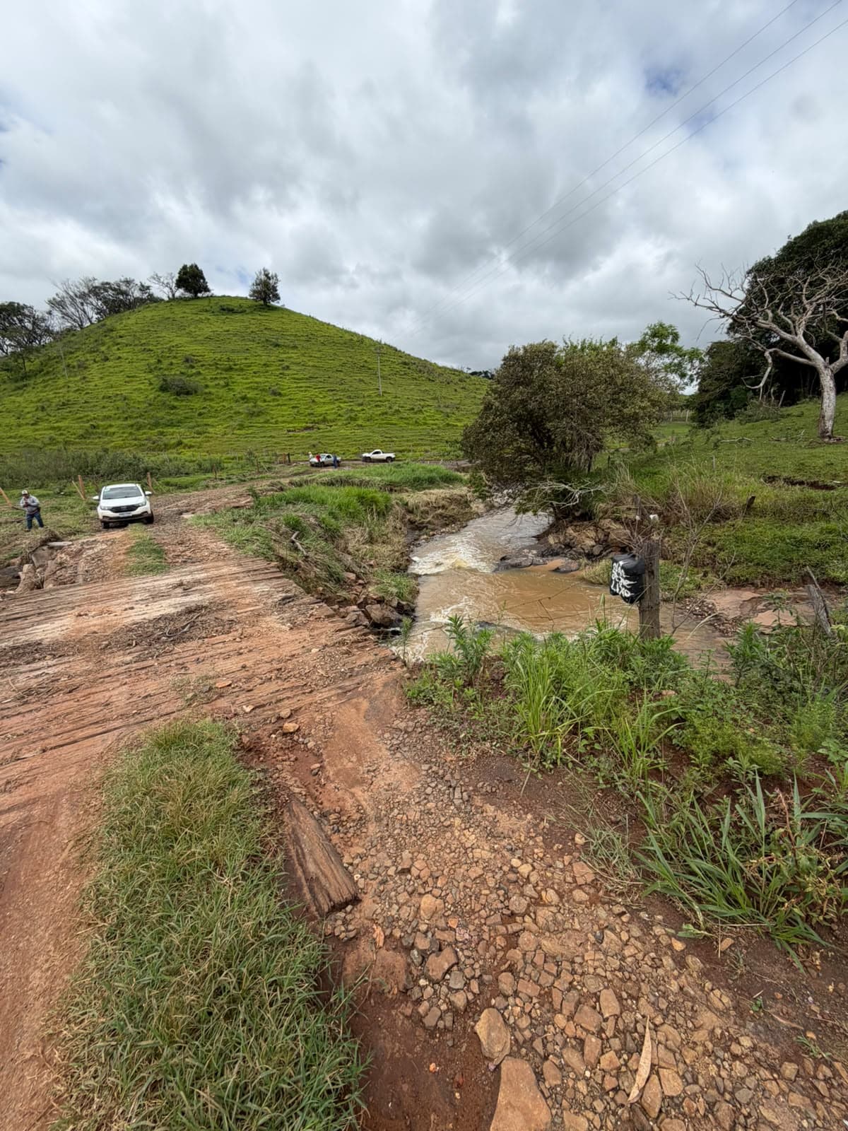 Imagem 5 da matéria Após chuva intensa, Fartura mobiliza força-tarefa para recuperar estradas